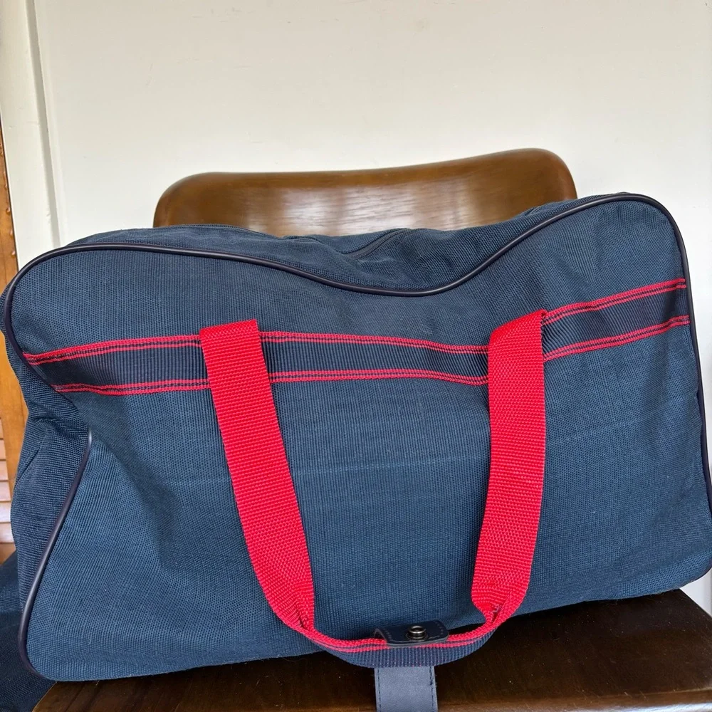 NWOT Oscar de la Renta Luggage Set, Zip Up Duffel Bag—part 2 of a set of 3
